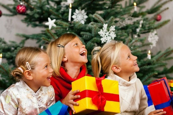 Concours pour le Nouvel An 2017 Coq: jeux et divertissement pour la famille, grande entreprise, entreprise, école maternelle et école