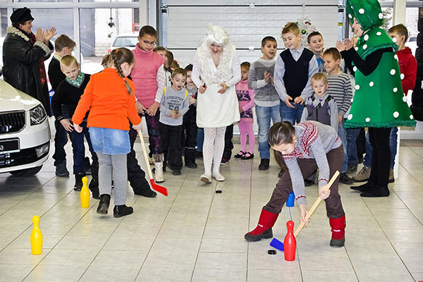 Concours pour le Nouvel An 2017 Coq: jeux et divertissement pour la famille, grande entreprise, entreprise, école maternelle et école