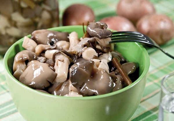 Champignons en conserve pour l'hiver