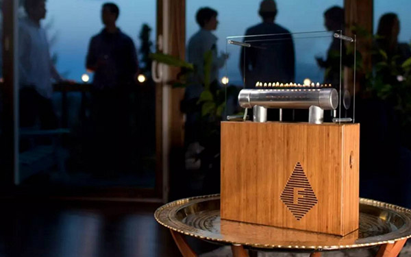 La magie du feu: colonne-cheminée Fireside Audiobox