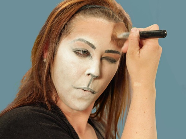 Maquillage effrayant pour Halloween avec vos propres mains pour les filles et les jeunes filles