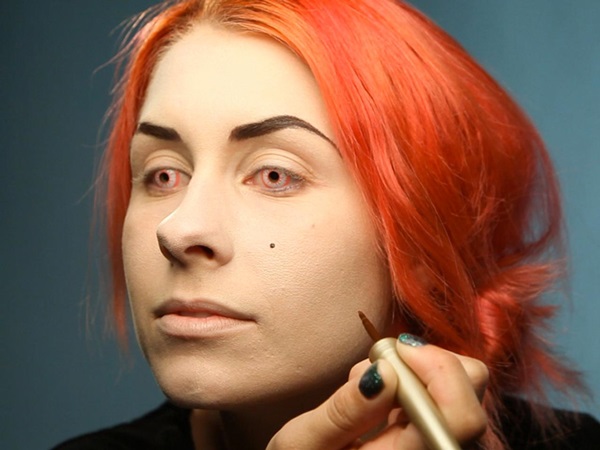 Maquillage effrayant pour Halloween avec vos propres mains pour les filles et les jeunes filles