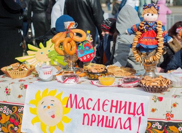 Maslenitsa-2016: les principales traditions et belles félicitations