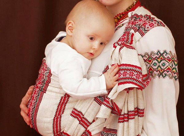 Amulettes maternelles pour un enfant: Comment protéger un bébé d'un mauvais œil