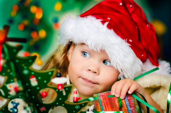 fille et cadeau