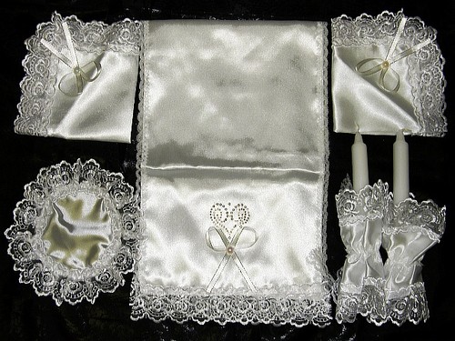 Cérémonie de mariage dans les églises orthodoxes et catholiques