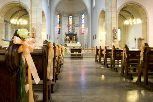 Cérémonie de mariage dans les églises orthodoxes et catholiques