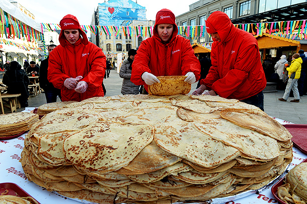 Songs on Pancake Day: textes de chansons d'huile folkloriques russes