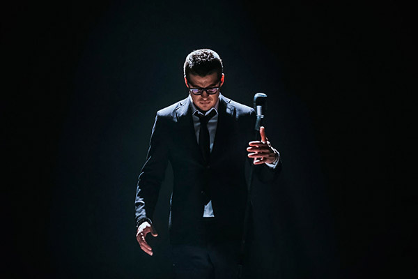 Pourquoi "Returned" est-il appelé le spectacle théâtral le plus spectaculaire du 21ème siècle?