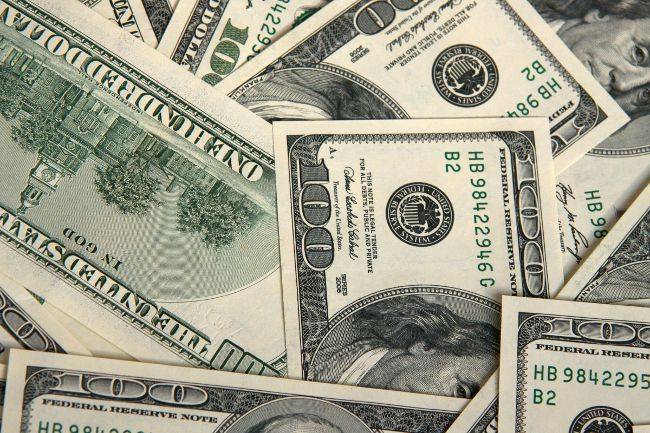 Contrefaçon: comment reconnaître un faux 100 $? Contrefaçon: comment reconnaître un faux 100 $?