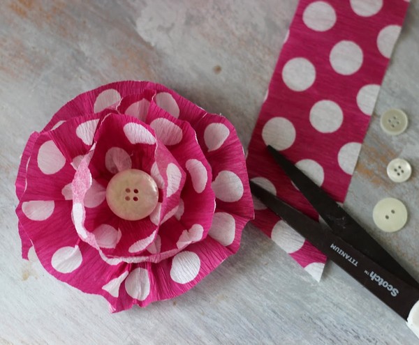 Artisanat pour la fête des mères de leurs propres mains: pour la maternelle et la 1ère classe, pour l'école, à partir de papier de couleur, serviettes