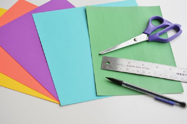 Artisanat pour la fête des mères de leurs propres mains: pour la maternelle et la 1ère classe, pour l'école, à partir de papier de couleur, serviettes