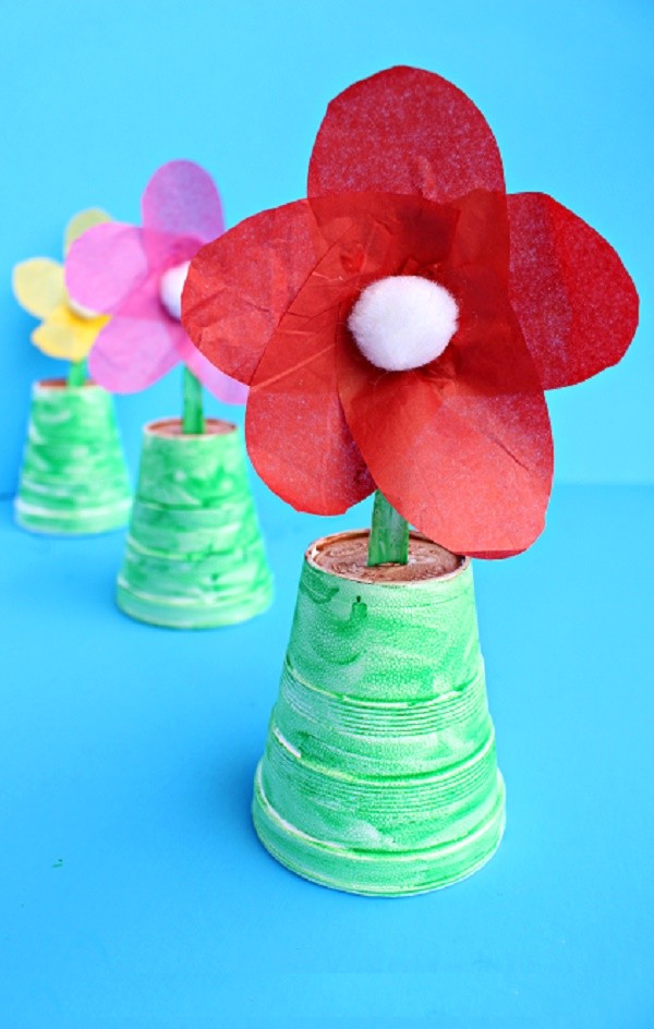 Artisanat pour la fête des mères de leurs propres mains: pour la maternelle et la 1ère classe, pour l'école, à partir de papier de couleur, serviettes