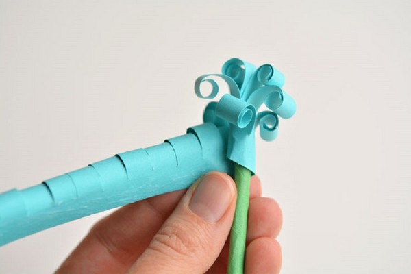 Artisanat pour la fête des mères de leurs propres mains: pour la maternelle et la 1ère classe, pour l'école, à partir de papier de couleur, serviettes