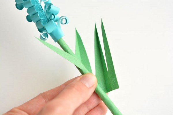 Artisanat pour la fête des mères de leurs propres mains: pour la maternelle et la 1ère classe, pour l'école, à partir de papier de couleur, serviettes