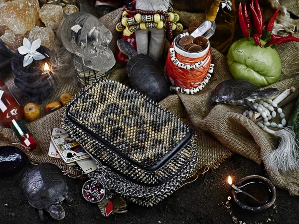 Oreiller pour Cendrillon: sacs d'embrayage Piloutin par Christian Louboutin