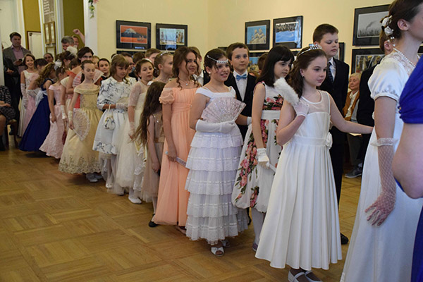 Salutations au bal de promo en classe 4