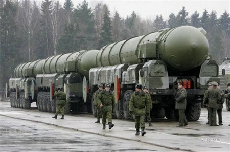 Félicitations pour la Journée des forces de missiles en vers et en prose