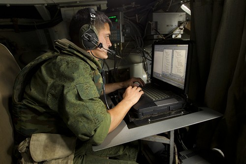 Félicitations pour la Journée des communications militaires en vers et en prose