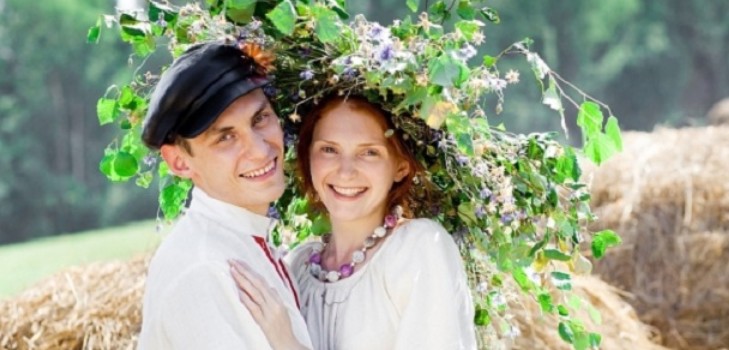 Les traditions russes des mariages et des mariages entre mariées, rituels et coutumes