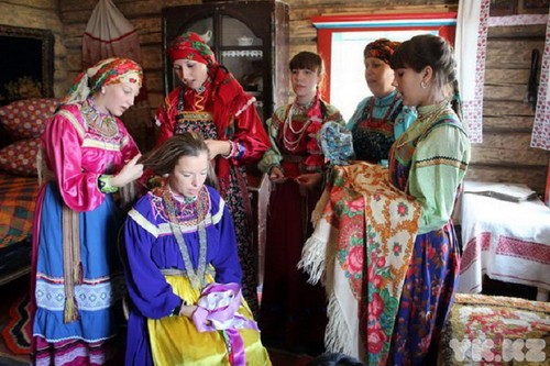 Les traditions russes des mariages et des mariages entre mariées, rituels et coutumes