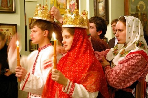 Les traditions russes des mariages et des mariages entre mariées, rituels et coutumes