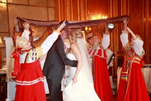 Traditions russes de mariages. Mariage de la mariée dans la tradition russe des mariages, des rites et des coutumes