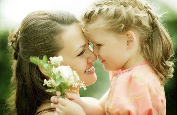 Sms avec la fête des mères - court, drôle, en vers et en prose. Messages de félicitations à maman, soeur, petite amie, belle-mère, femmes familières
