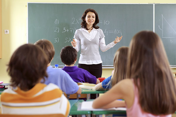 Poèmes sur les enseignants-matières et classes primaires: court, beau et touchant aux larmes