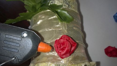 Décorer le champagne de mariage avec vos propres mains