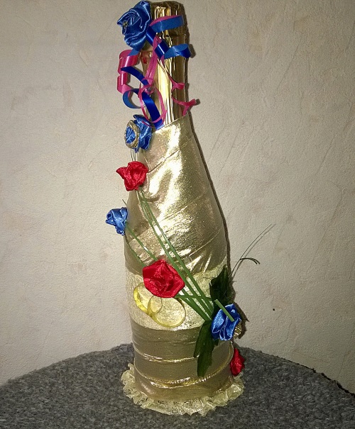 Décorer le champagne de mariage avec vos propres mains