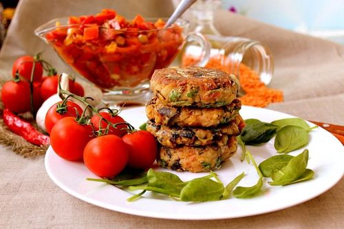 Comment célébrer 23 Février au travail - Galettes à la sauce lentil salsa pressé