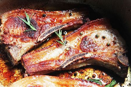 8 règles pour la cuisson du porc dans une poêle à frire