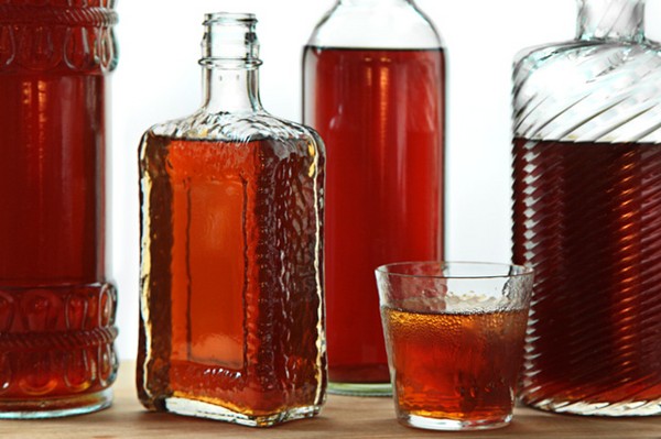 Le vin de cerise maison, une recette simple avec de la vodka, sans levure. Comment faire du vin de cerise à la maison avec un gant