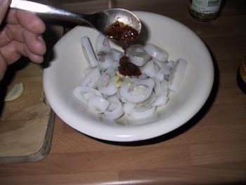 Belle salade légère dans le style méditerranéen 