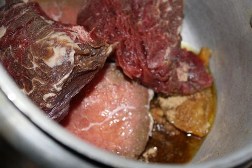 Recette de bœuf aux pruneaux dans le multivark - étape par étape avec la photo