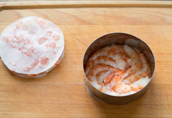 Idée pour le déjeuner: mini pizza épicée aux crevettes