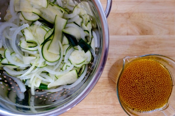 Courgettes épicées en coréen - la recette la plus délicieuse pour l'hiver