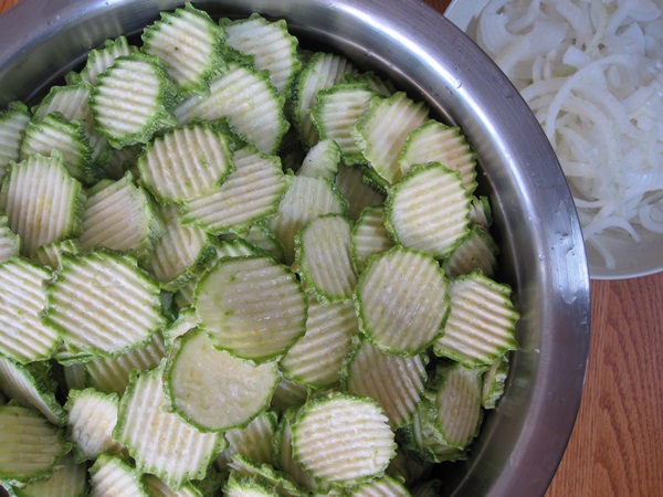 Courgettes épicées en coréen - la recette la plus délicieuse pour l'hiver