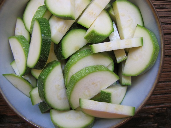 Courgettes épicées en coréen - la recette la plus délicieuse pour l'hiver