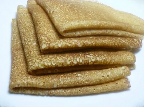Comment faire cuire des crêpes sur le yaourt - les meilleures recettes avec une photo
