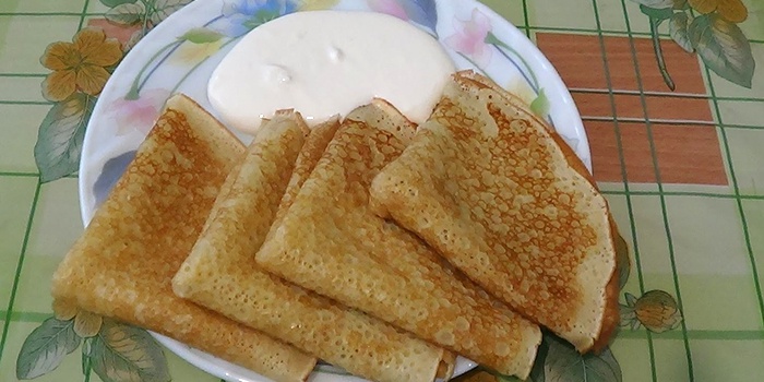 Comment faire cuire des crêpes sur le yaourt - les meilleures recettes avec une photo