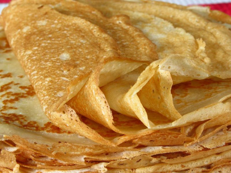 Comment faire cuire des crêpes sur le yaourt - les meilleures recettes avec une photo