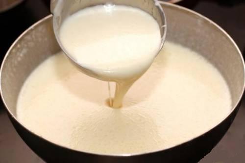 Comment faire cuire des crêpes sur le yaourt - les meilleures recettes avec une photo