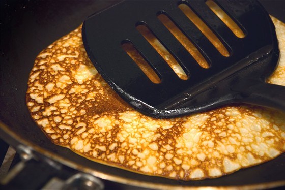 Comment faire cuire des crêpes sur le yaourt - les meilleures recettes avec une photo