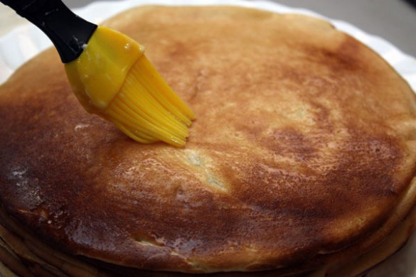 Comment faire cuire des crêpes sur le yaourt - les meilleures recettes avec une photo