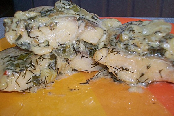 Comment faire cuire le saumon rose? Recettes de saumon rose juteux et doux au four avec crème sure