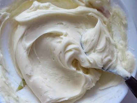 Comment faire une crème pour Cappeycakes: Recette pour beurre, chocolat et crème protéinée