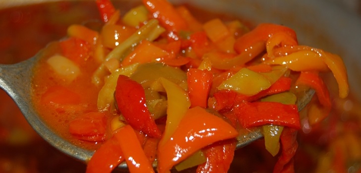 Comment faire cuire lecho de poivre et de tomates pour l'hiver - une recette simple
