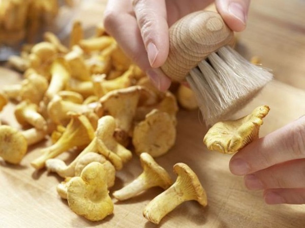 Comment faire cuire les chanterelles dans une poêle à frire